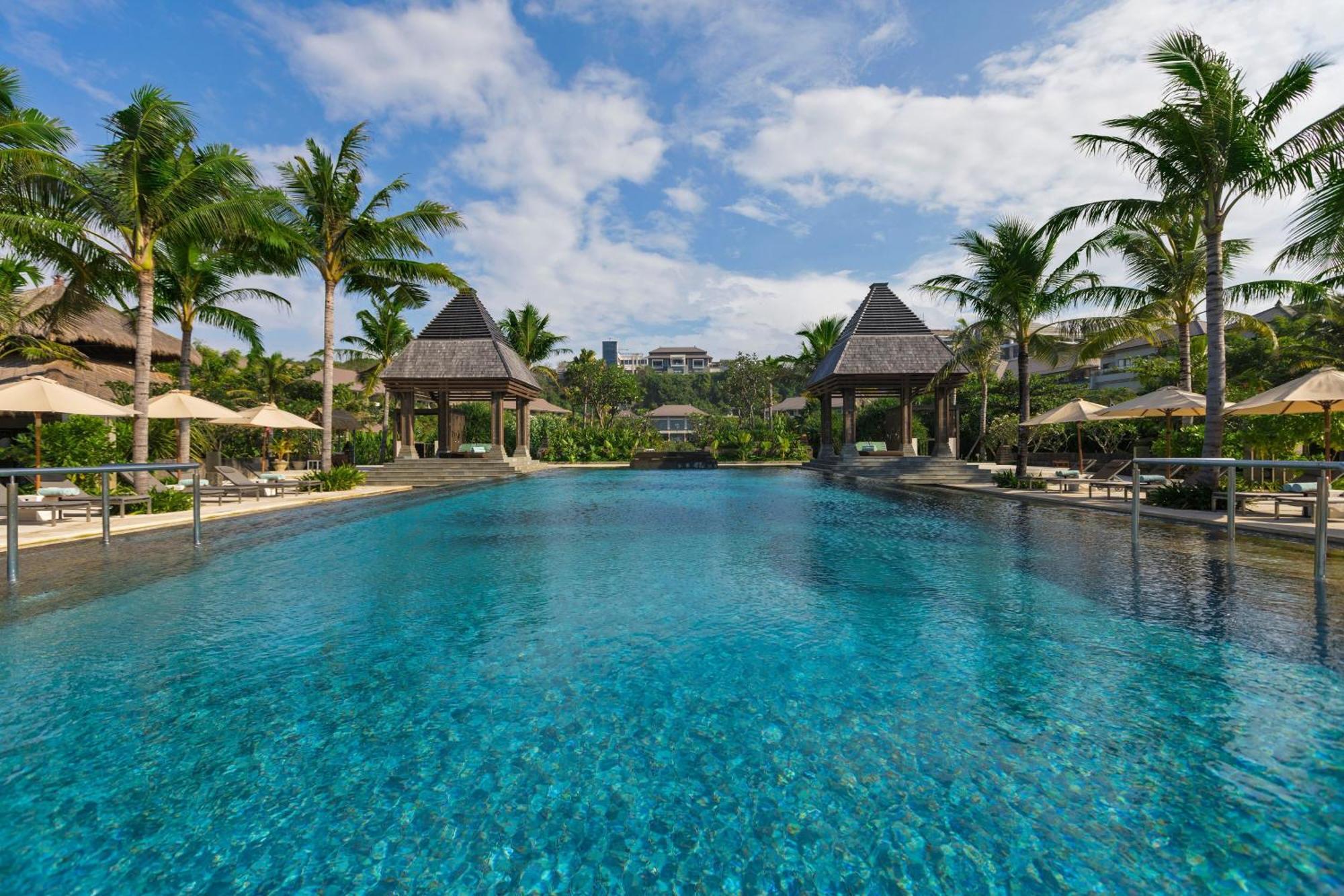 The Ritz-Carlton Bali Hotel Nusa Dua  Exterior foto The swimming pool at the resort