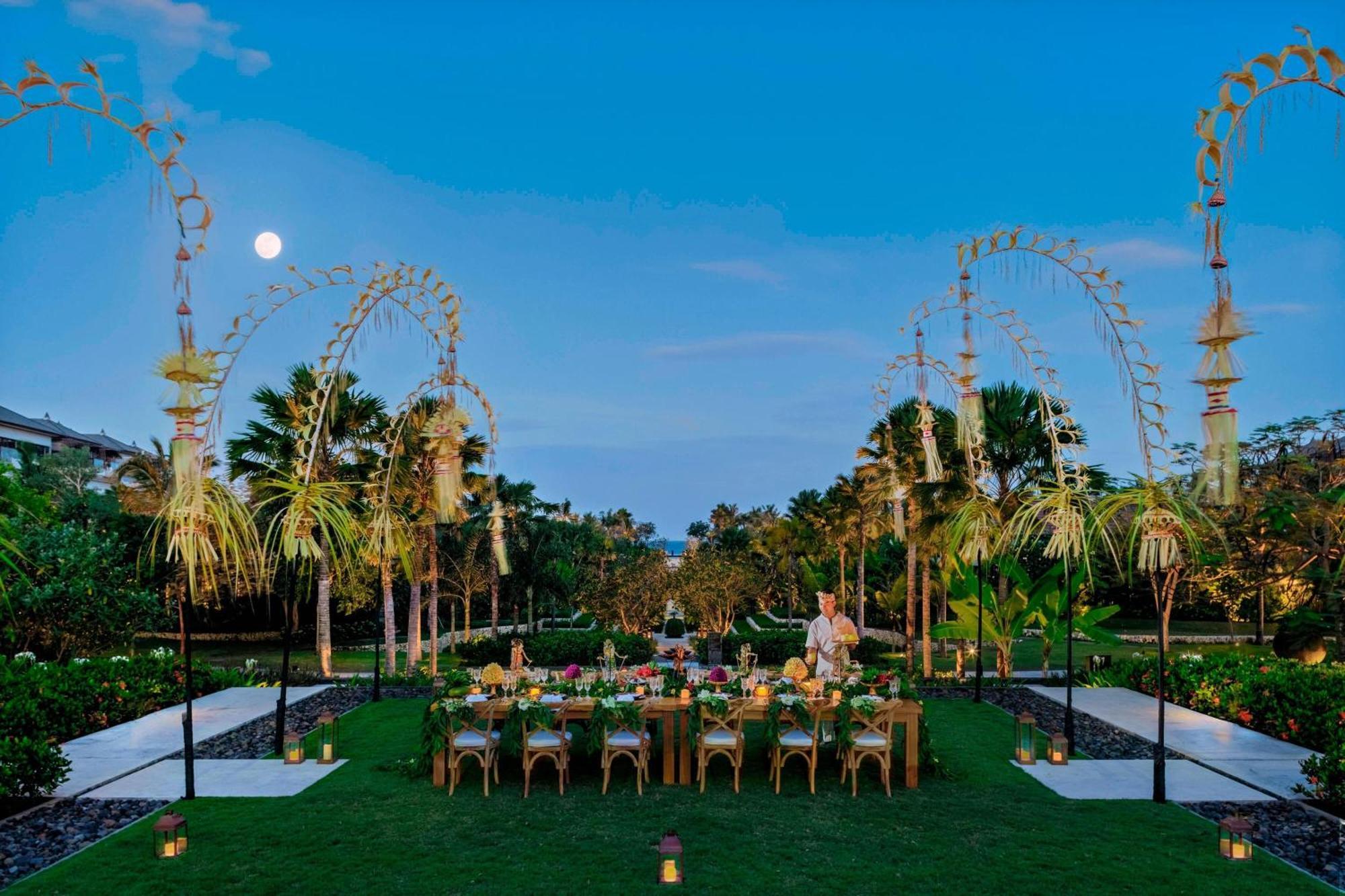 The Ritz-Carlton Bali Hotel Nusa Dua  Exterior foto The Lawn at The St. Regis Maldives