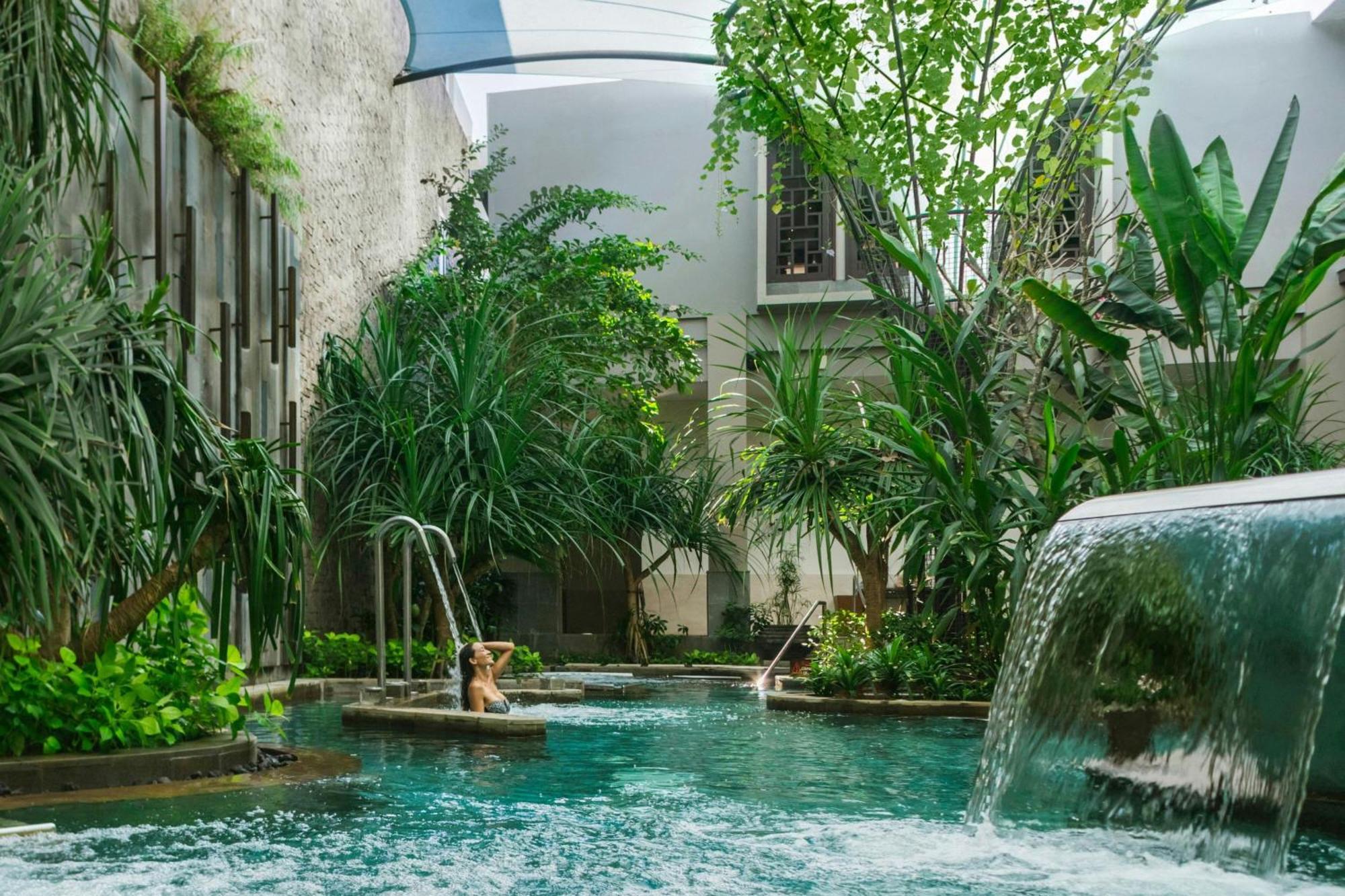 The Ritz-Carlton Bali Hotel Nusa Dua  Exterior foto The swimming pool at the hotel